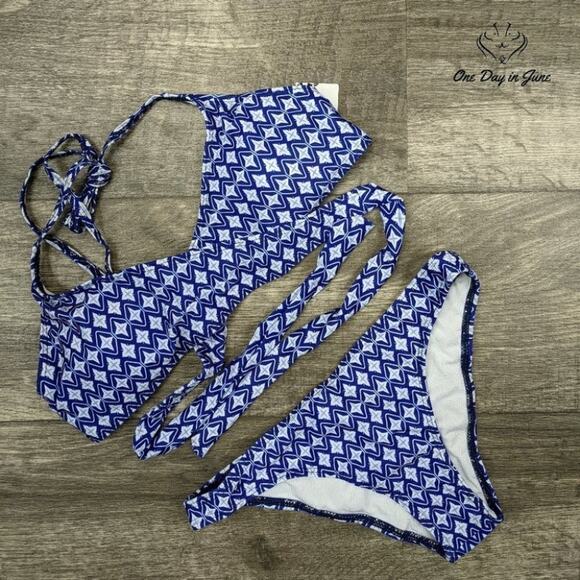 WMPRTT Cross Split Bikini Swimsuit Size M - Picture 1 of 2